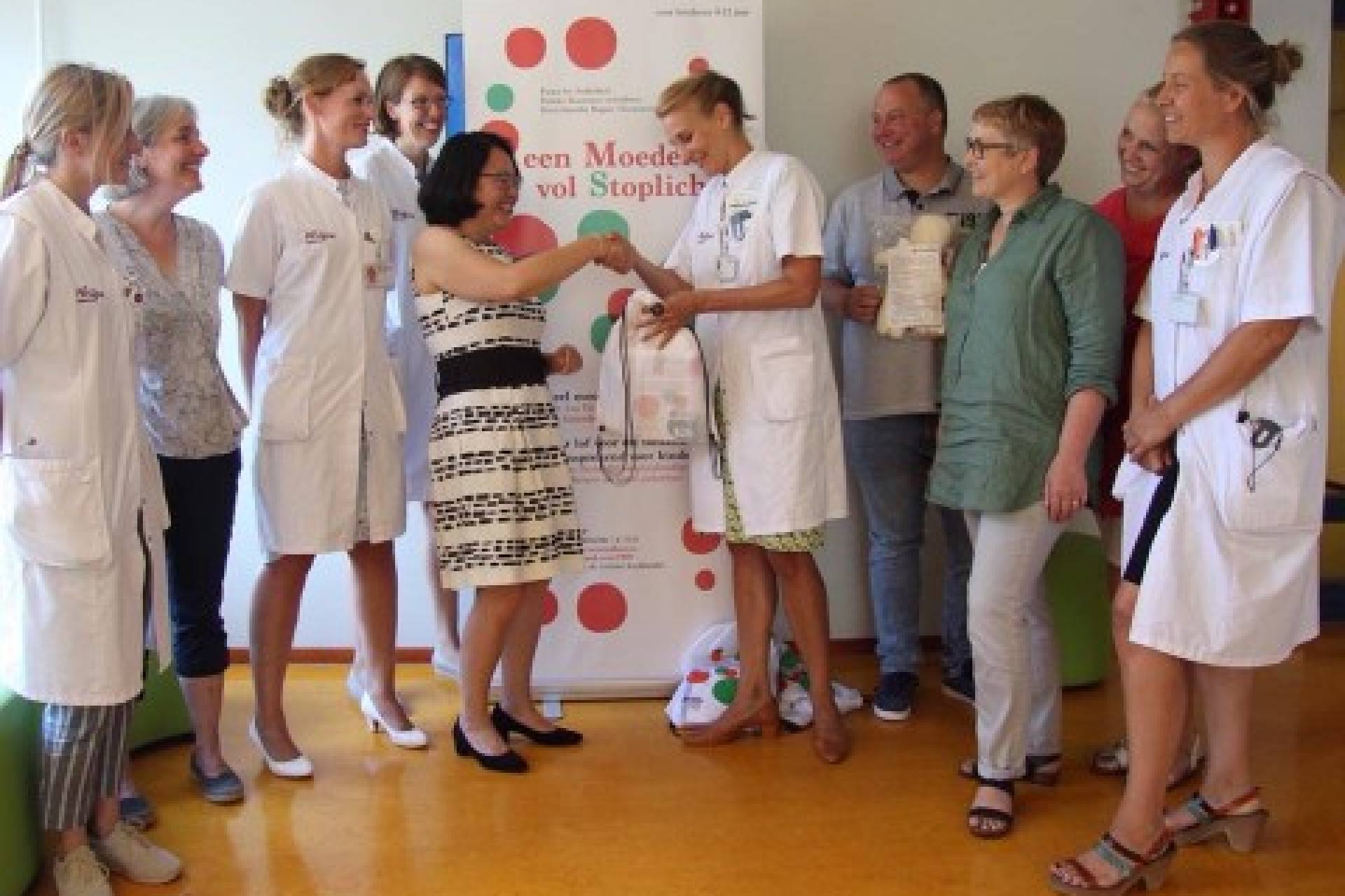 uitreiking-ms-tasjes-aan-alrijne-ziekenhuis-217