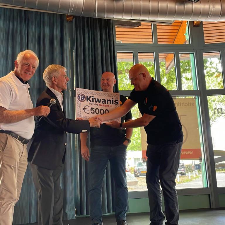 Kiwanisclub Bergen op Zoom steunt opnieuw Stichting Het Raakt U